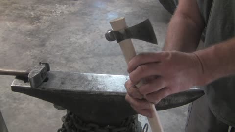 Forging a pipe tomahawk