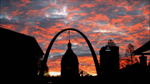 Sunrise Timelapse of The St. Louis Arch