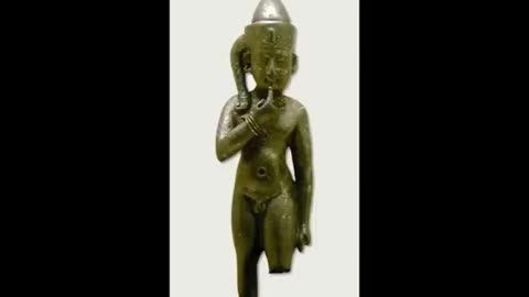 Società segrete,Arpocrate,Nefertum,Horus,Eros,Cupido e la Sub Rosa DOCUMENTARIO Nefertum (o Nefertem) è una divinità egizia della triade di Memphis.Il nome deriva dall'egizio "nfr-tm" ovvero "Perfetto,senza eguali"