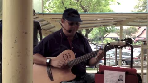 Fatty Bom Bom - Healthy Song from a Talented Singaporean Busker