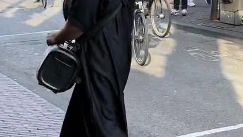 An islamic preacher in the middle of Amsterdam is ruining everyone's day