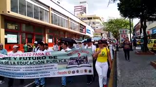 Docentes se 'tomaron' las calles de Bucaramanga en contra del Gobierno