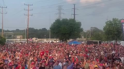 Overflow Crowd Outside Trump's St. Cloud, Minnesota Rally Looks Even Bigger Than Arena's Capacity