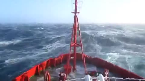 Top 10 ships in sotrm with monster waves