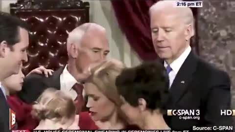 EL PEDÓFILO BIDEN NO SE AGUANTA NI ANTE LAS CÁMARAS.