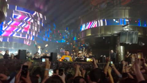 Zedd playing "Beautiful Now" at Omnia Nightclub at Caesars Palace