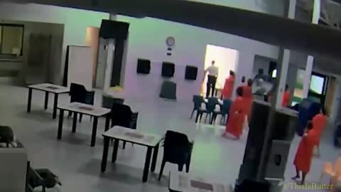 Inmates save officer from assault at detention center