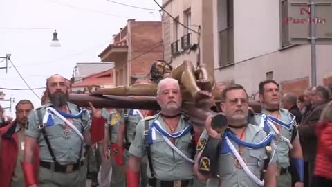 Separatistas intentan atacar la procesión del Cristo de Buena Muerte en Palafolls (Barcelona)