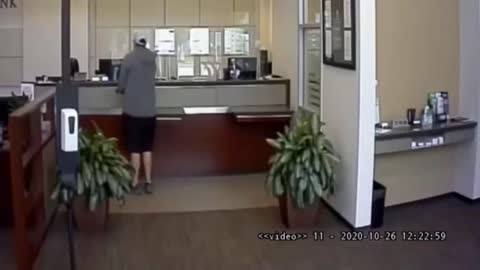 Aggravated Robbery: Veritex Bank at 1102 Kingwood Drive. Houston PD #1422336-20