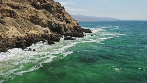 Ocean Waves Kissing the Rocks