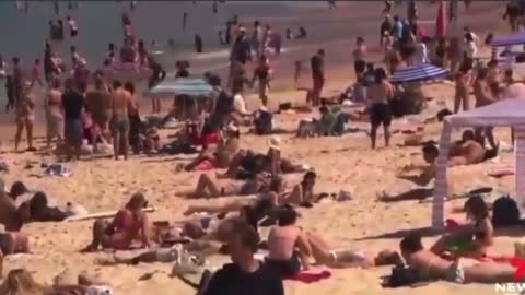 Australians Defy Tyrants - Flood Bundai Beach