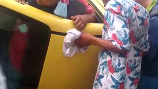 Taxista se volcó este viernes en el Centro de Bucaramanga