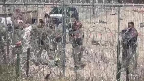 USA: Texas National Guard stops a mob of illegals from storming the border!