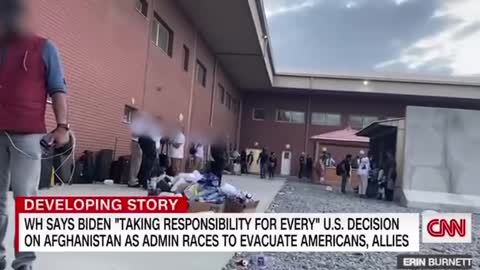 🇺🇲🇦🇫 El primer reportaje completo desde el interior del aeropuerto de Kabul. CNN y Erin Burnett