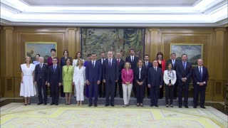 Los 22 ministros del nuevo Gobierno de España prometen sus cargos ante el rey