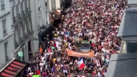 Massive protest in Paris