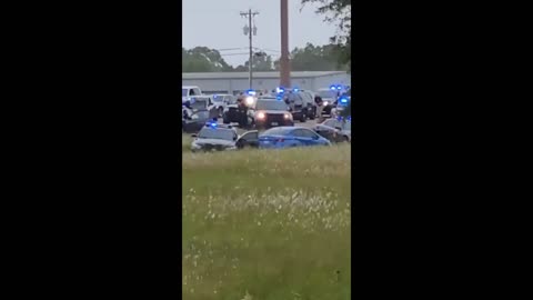 Video must watch in the use police shoot up car a baby in it