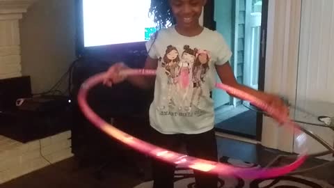 Daughter vs Daddy vs Grandpa in Hula Hoop contest