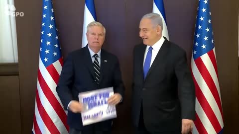 Lindsey Graham Holds Up "More For Israel" Sign In Meeting With Benjamin Netanyahu