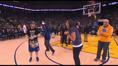 Steph curry assists fan and won her $5000