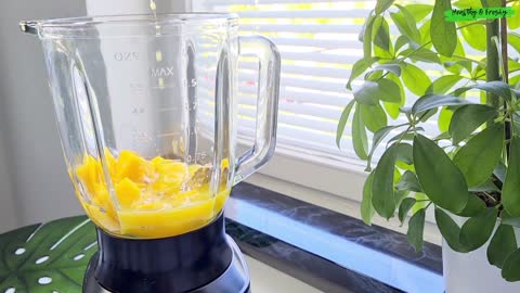 Avocado Mango Smoothie | Healthy Vegan Breakfast Smoothie Recipe