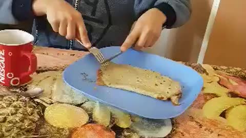 My son eats in crab