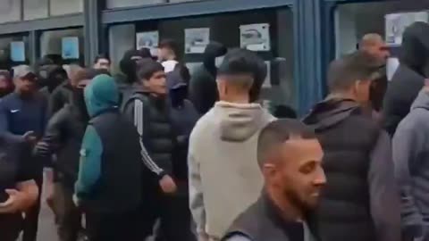 Hundreds of Immigrants armed with knives & machetes chant 'Allah Akbar' in Bolton, England