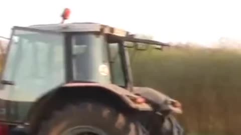 tractors stuck, machines accelerating (68)