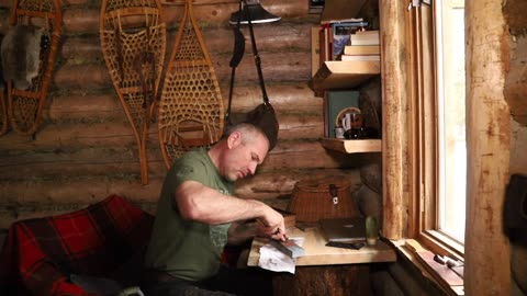 Bushcraft: Carving a Wooden Spoon and a Hooked Knife Handle at the Log Cabin
