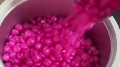 @skin.boss_ Demonstrates Melting Sexy Smooth Tickled Pink Hard Wax!