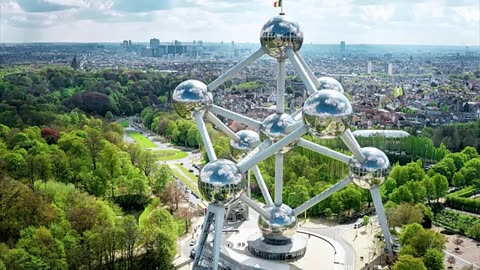 The Atomium Made of Magnetic Balls