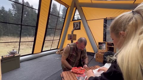 "Tiny House Şişme Çadırımızla Kamp: Doğanın Kucağında Minik Bir Cennet! ⛺🌲"