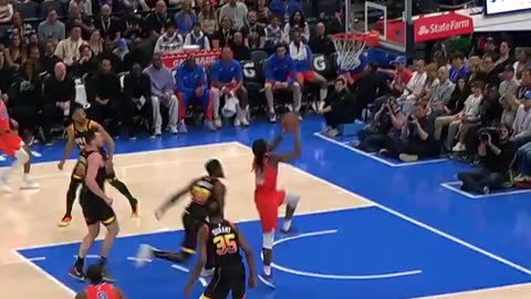 Wallace Explodes Past Defense for Slam!