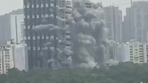 India demolishes illegal skyscrapers, evacuates thousands | USA TODAY #Shorts