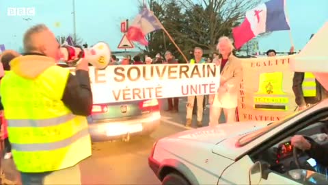 Ten of thousands protest against Covid pass in France