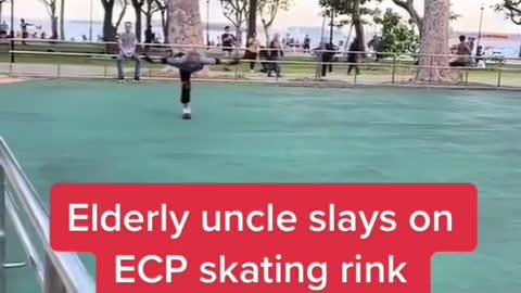 Elderly uncle slays on ECPrinkskating rink。3
