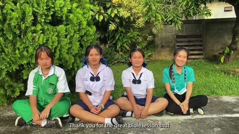 Thai students say "THANK YOU" for the Gospel!