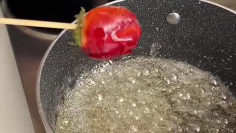 This strawberry trick is so cool 😍🤯