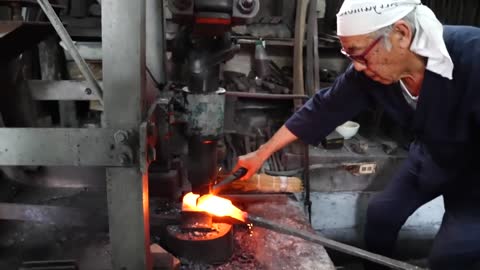 How Japanese samurai swords were made. A 75-year-old swordsman who has made 1,000 Japanese swords