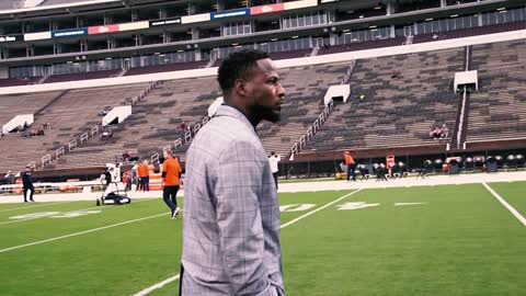 Follow Cadillac Williams on the field for the first time as head interim coach for Auburn