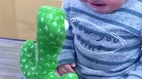 Cute babies playing with dancing cactus (Hilarious) cute baby funny video