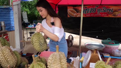 Durian Fruit Cutting and Sells Beautuful Lady - Thai Street Food