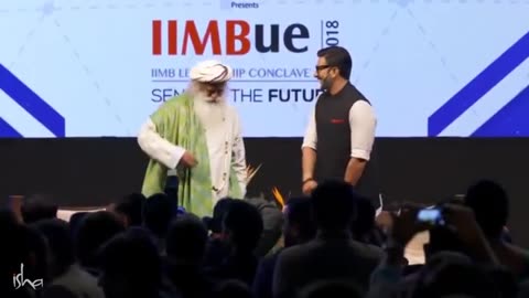 Ranveer Singh and Sadhguru dance on popular demand at IIM Bangalore || Leadership Summit 2018