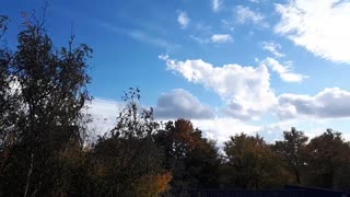 Himmel in Berlin am 8.10.2022 um 15:30 Uhr