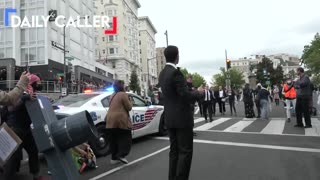 Biden voter "F*CKING HELL": Attendee is fed up with the loud protestors outside the White House