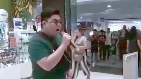 Viral singer sa mall..That is the moment talaga ang performance!