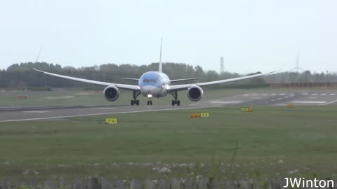 Extreme LANDINGS and TAKEOFFS in Newcastle Airport