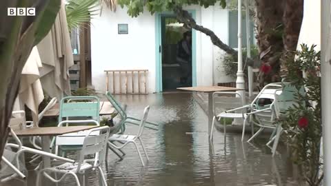 Severe flooding hits Spain's east coast after record rainfall - BBC News