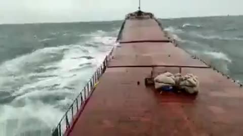 Massive ship breaks under pressure of waves