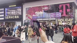 [4K] New York, New York Manhattan Times Square Rockefeller Center Christmas Eve #traveladdict